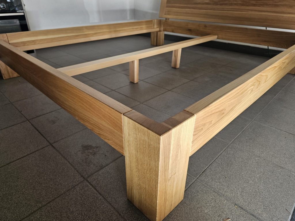 Łóżko dębowe Luzerna (200cm x 180cm)