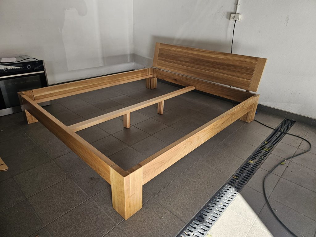 Łóżko dębowe Luzerna (200cm x 180cm)