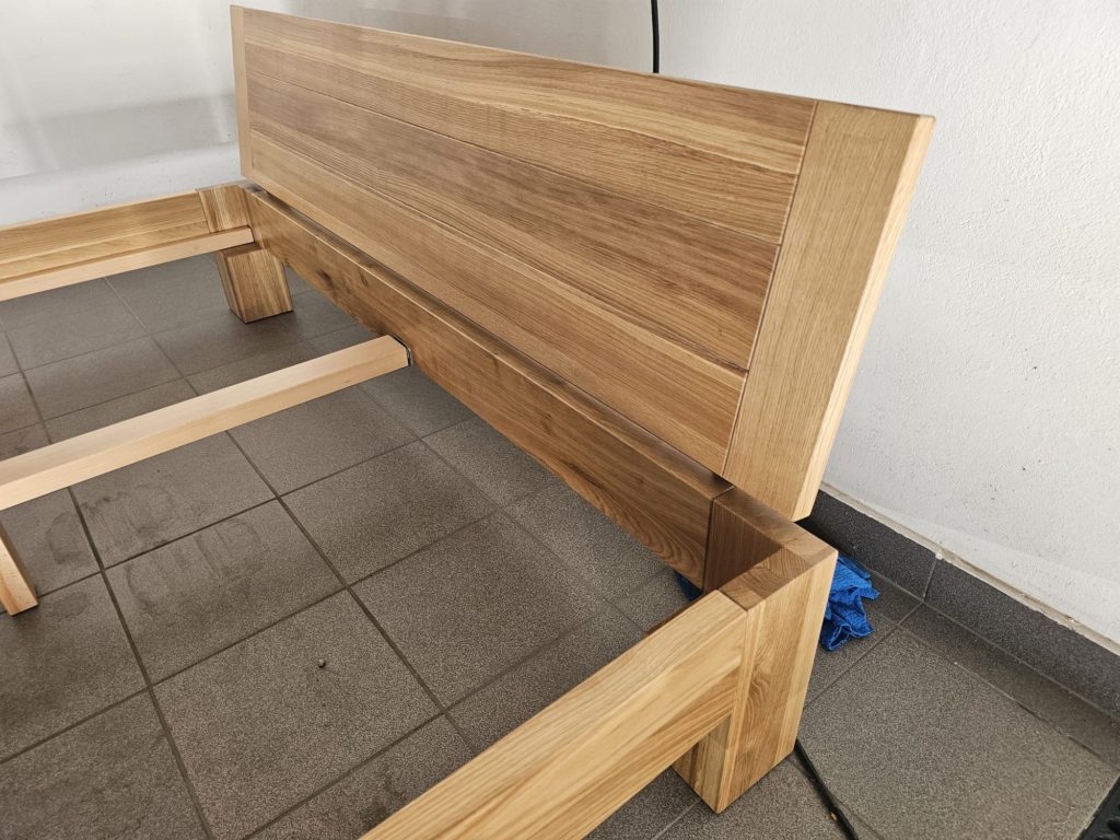Łóżko dębowe Luzerna (200cm x 180cm)