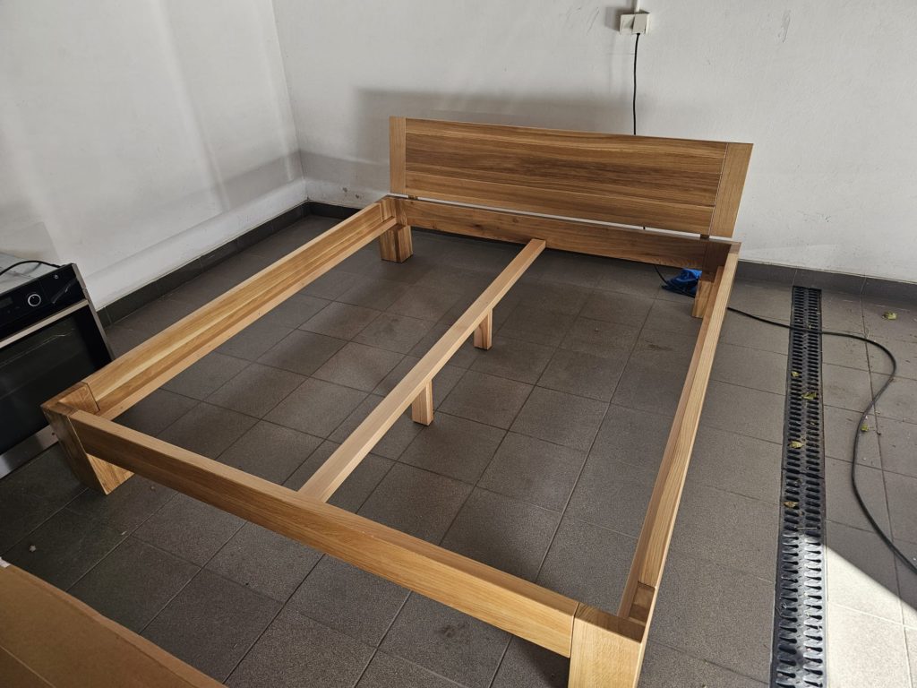 Łóżko dębowe Luzerna (200cm x 180cm)